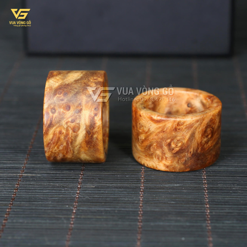 Nhẫn Càn Long gỗ Nu Huyết Long vân nu già, kiểu bản rộng mộc tự nhiên