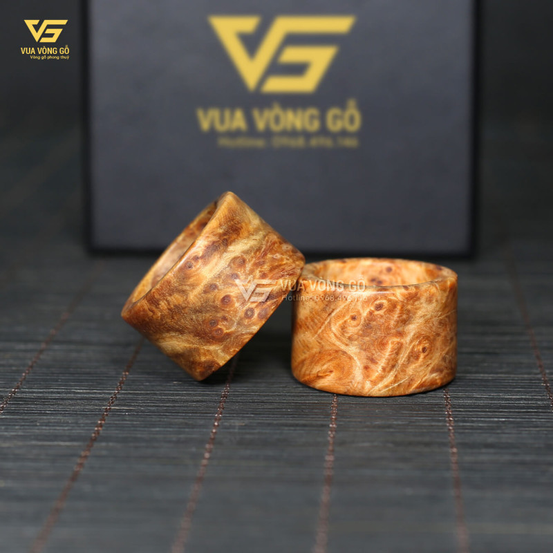 Nhẫn gỗ Nu Huyết Long bản rộng, chất gỗ già, phù hợp đeo ngón cái