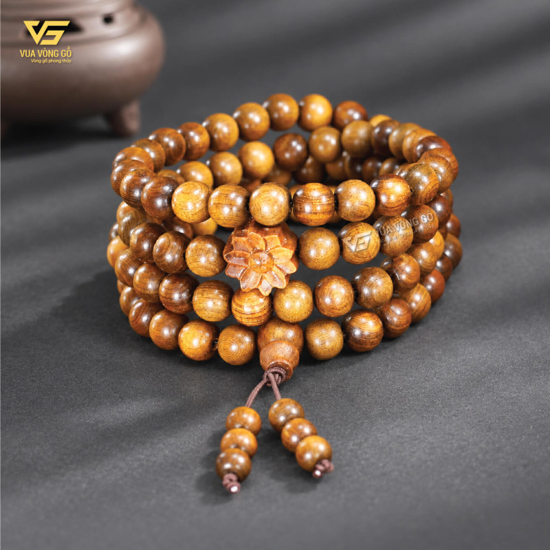 Vòng 108 hạt gỗ Bách Xanh mix charm Hoa Sen thơm ngọt tự nhiên, phù hợp cho nam và nữ.