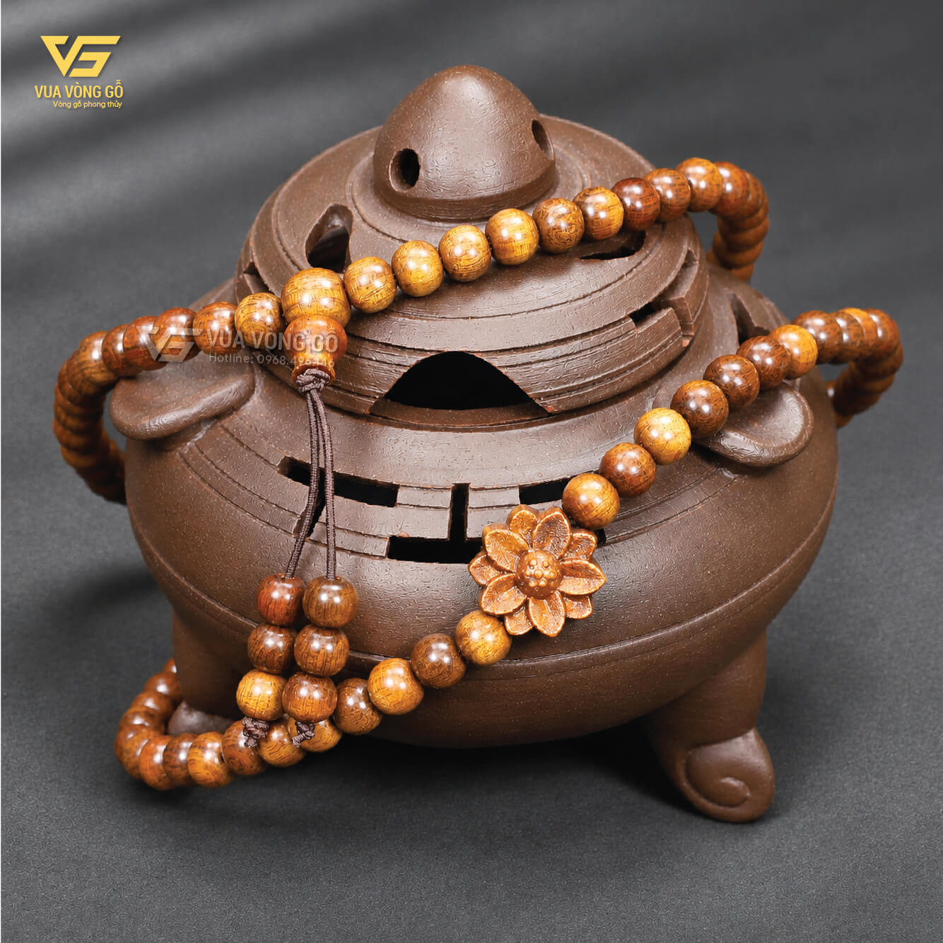 Vòng 108 hạt gỗ Bách Xanh Mộc Châu thơm ngọt, gia công để mộc 100%, không phủ PU hay đánh keo. Vòng 108 hạt gỗ Bách Xanh Mộc Châu thơm ngọt, gia công để mộc 100%, không phủ PU hay đánh keo.