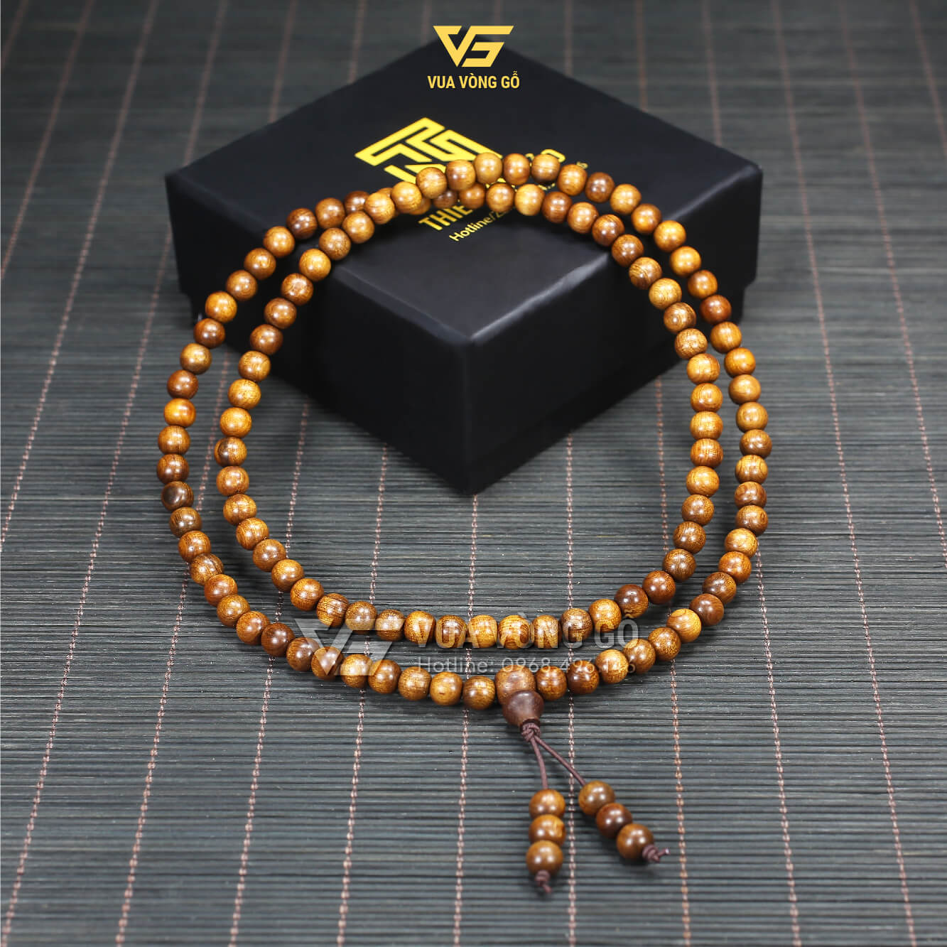 Hình ảnh vòng gỗ Bách Xanh 108 hạt nhiều góc chụp, thể hiện chất gỗ già, mùi thơm ngọt và màu sắc tự nhiên của gỗ Mộc Châu.