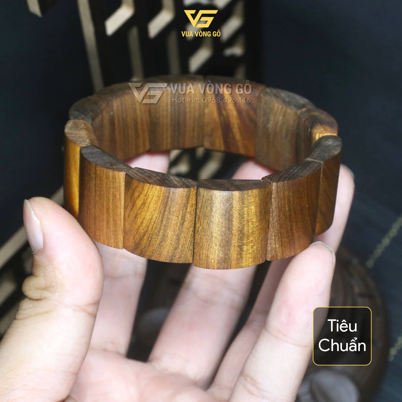 Vòng gỗ Bách Xanh Mộc Châu Bản Dẹt 18x22mm Vòng gỗ Bách Xanh bản dẹt 18x22mm Mộc Châu, kiểu bản to 12 miếng, dáng đeo ôm tay và thể hiện cá tính mạnh mẽ.