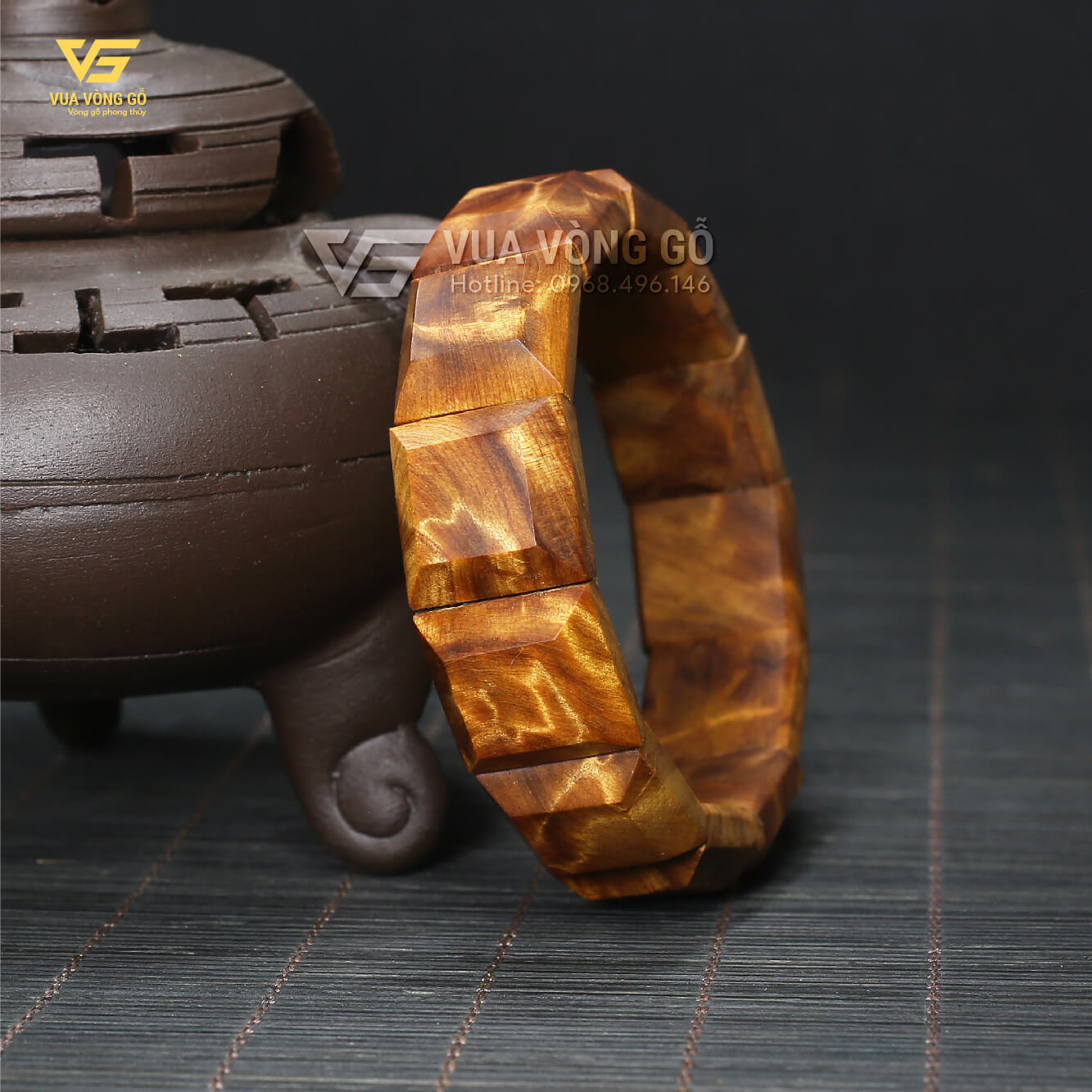 Vòng gỗ Bách xanh tia chớp bản lách 18x18mm cao cấp | Vua Vòng Gỗ Vòng gỗ Bách xanh tia chớp bản lách được mài thủ công, để mộc tự nhiên, không đánh bóng hay phủ keo.