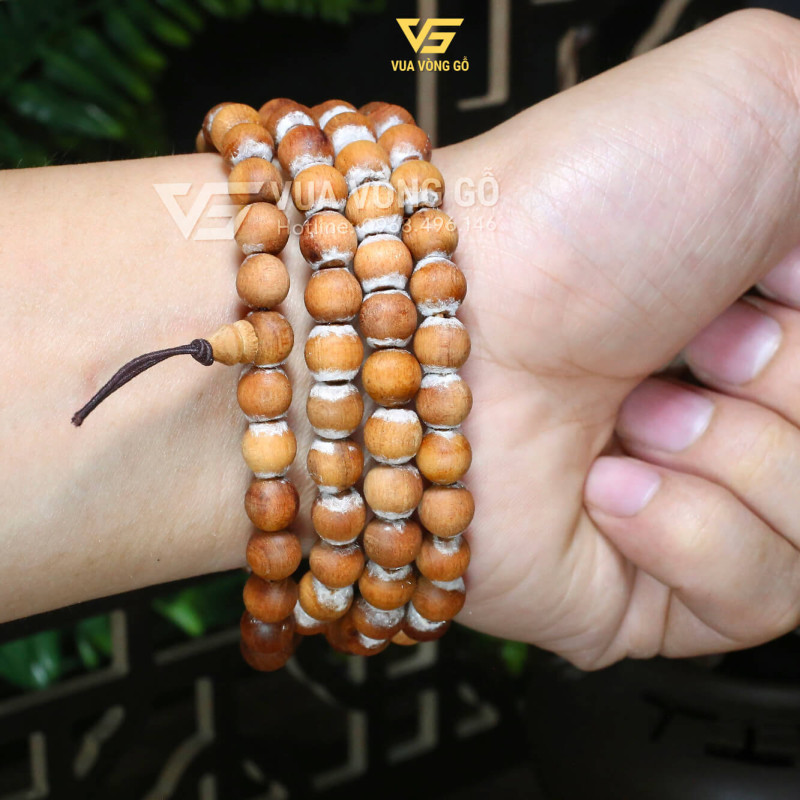 Vòng 108 hạt gỗ cao cấp, đánh ráp thủ công, không PU, giữ nguyên mùi hương và màu gỗ tự nhiên