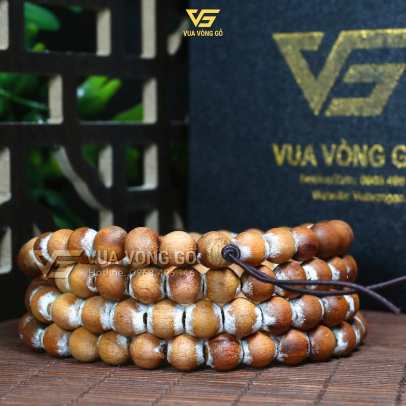 Vòng 108 hạt đeo tay hoặc quấn cổ, chất gỗ đanh thơm, bền đẹp theo thời gian, không bay mùi