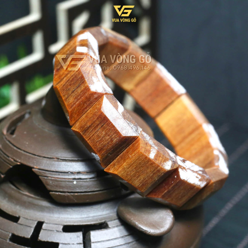Vòng tay gỗ Hoàng Đàn tuyết bản lách chất gỗ già nhiều tinh dầu, mùi thơm ngọt đậm như sâm