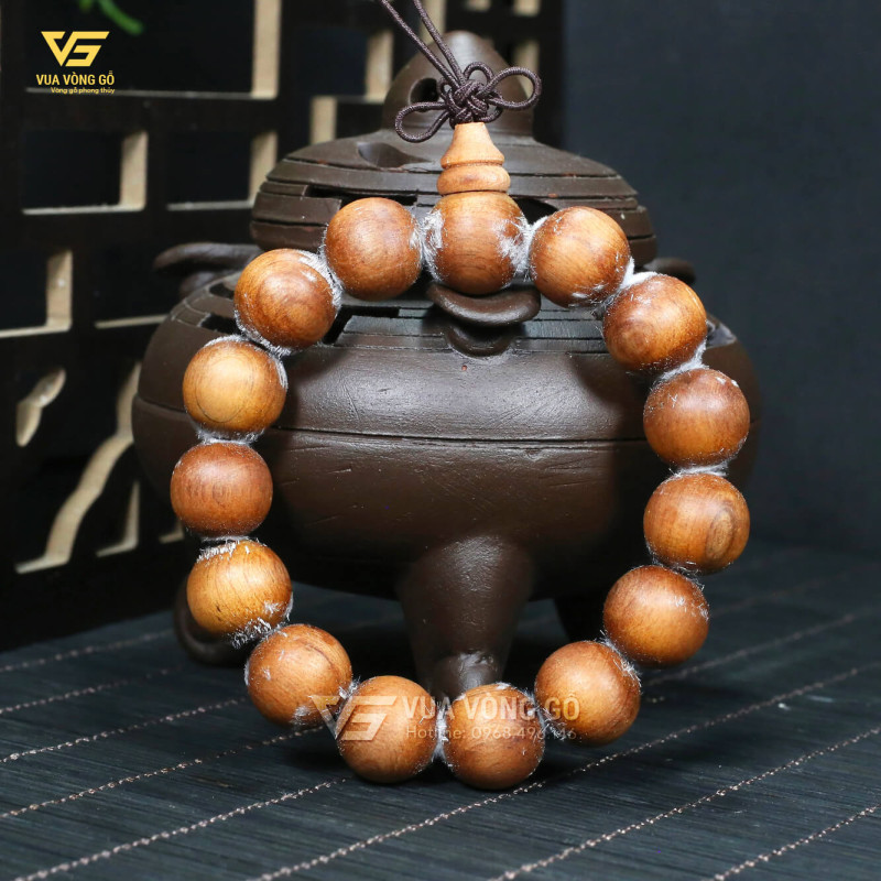 Sản phẩm vòng gỗ mộc cao cấp, thích hợp cho cả nam và nữ, dễ phối đồ và dùng làm quà tặng phong thủy.