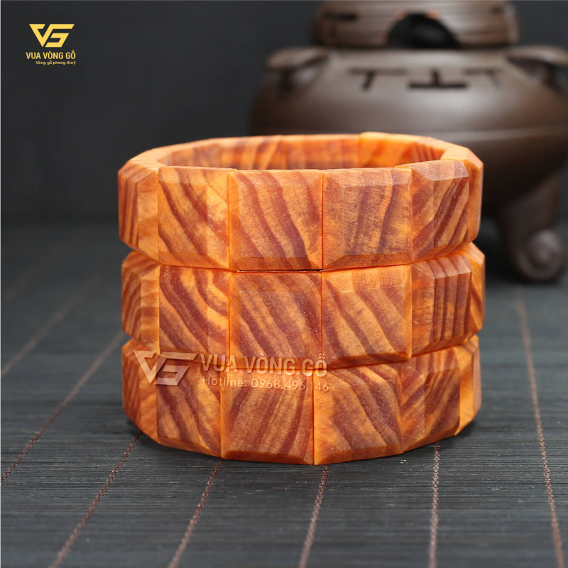 Vòng tay gỗ Huyết Long bản lách 15x15/18x18mm thấu quang đỏ tự nhiên