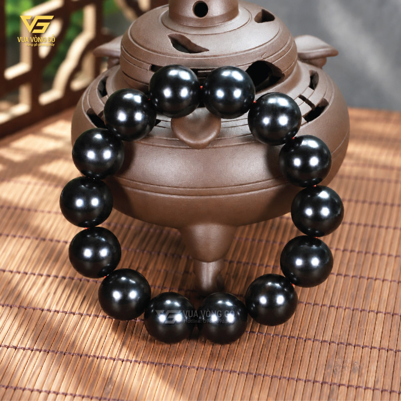 Vòng tay gỗ Mun Sừng Khánh Hòa hạt tròn đen tuyền tự nhiên, chất gỗ đanh chắc, sang trọng.