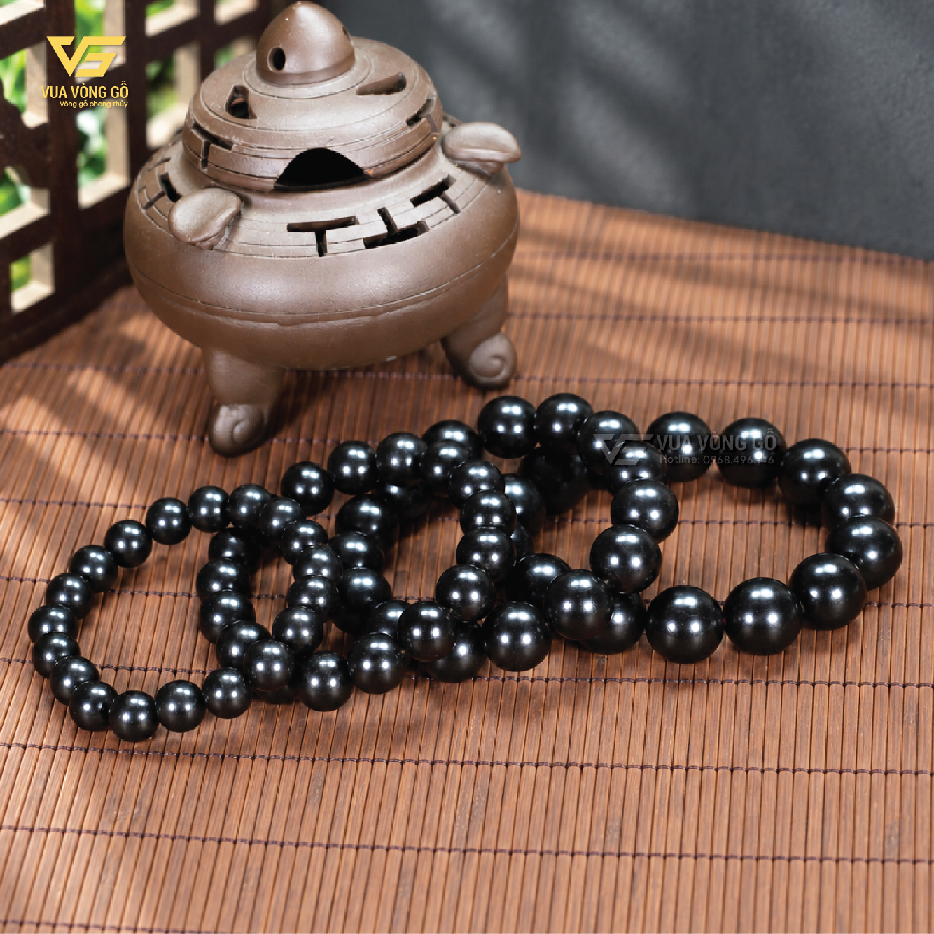 Chuỗi vòng tay gỗ Mun Sừng tự nhiên màu đen tuyền, tom gỗ mịn, bề mặt mộc không phủ bóng. Chuỗi vòng tay gỗ Mun Sừng tự nhiên màu đen tuyền, tom gỗ mịn, bề mặt mộc không phủ bóng.