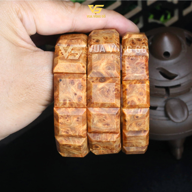 Vòng gỗ Huyết Long Bản lách Nu đỏ tự nhiên, thấu quang mạnh, chất gỗ già cao cấp