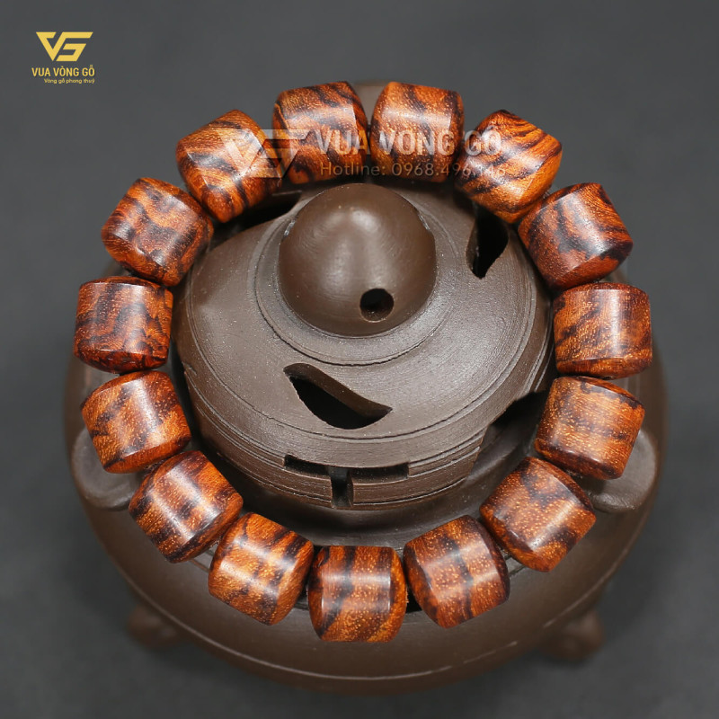 vòng gỗ sưa đỏ tinh tế