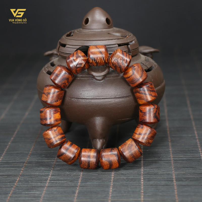 Vòng tay gỗ sưa đỏ lu thống hạt đều đẹp