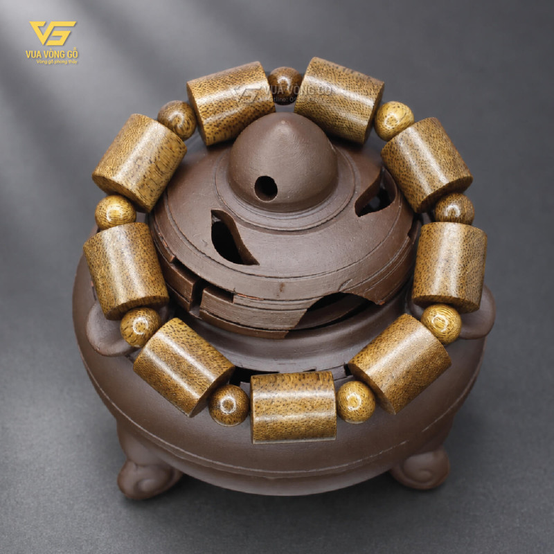 Vòng gỗ Trầm Hương đốt trúc tốc vườn màu vàng nâu tự nhiên, hương thơm dịu nhẹ