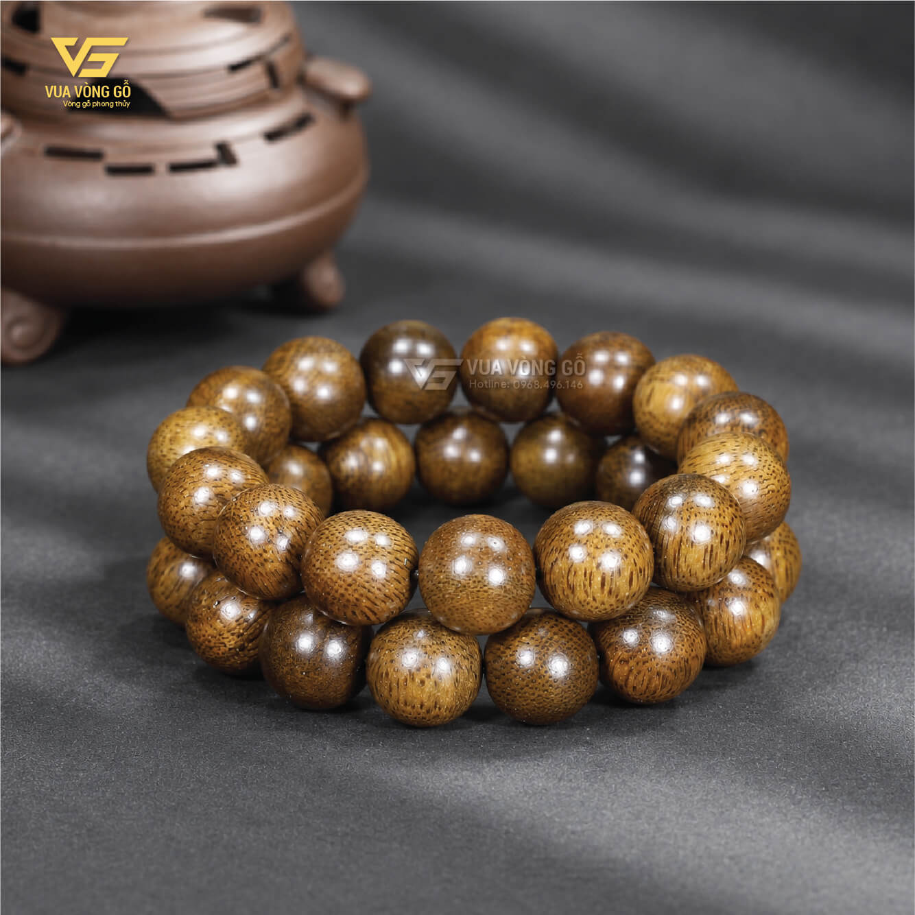 Vòng tay Trầm Hương hạt tròn với sắc gỗ vàng nâu tự nhiên, thiết kế đơn giản và thanh lịch Vòng tay Trầm Hương hạt tròn với sắc gỗ vàng nâu tự nhiên, thiết kế đơn giản và thanh lịch