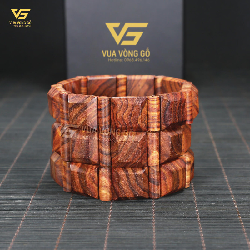 Vòng tay gỗ Sưa Đỏ già tím Quảng Bình, bản lách mix trụ sang trọng