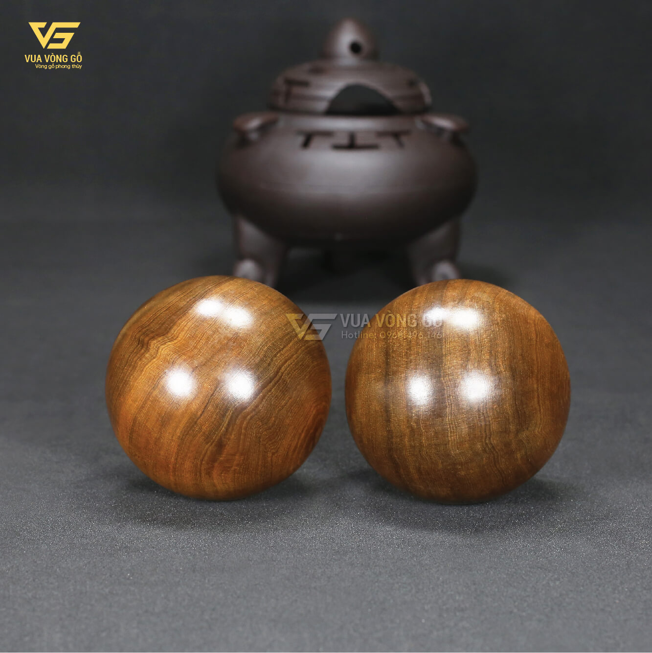 Bi lăn tay gỗ bách xanh vân gỗ tự nhiên rõ nét