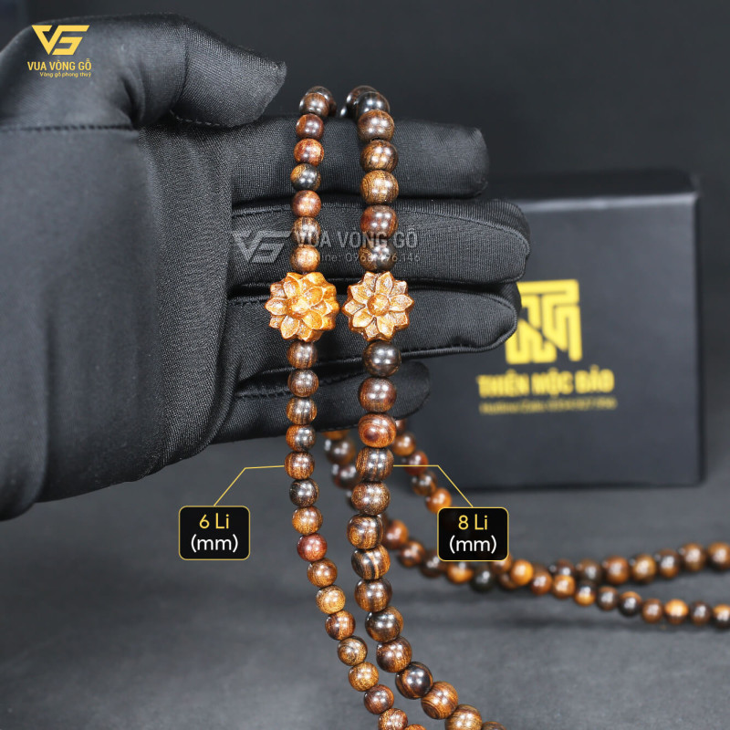 Cận cảnh hạt gỗ Bách xanh chìm nước nhiều dầu với màu đen nâu sậm sang trọng tự nhiên